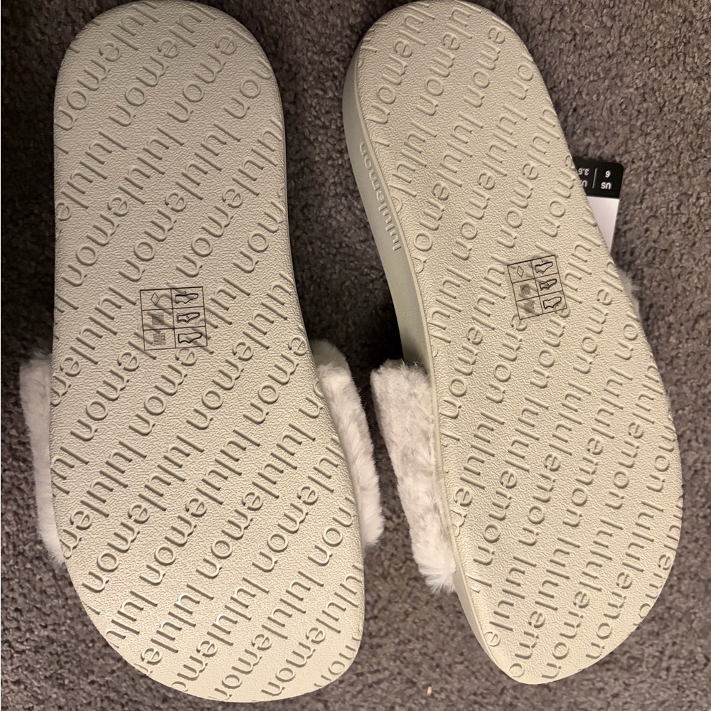 lululemon restfeel faux fur slide - NIB - Picture 9 of 12